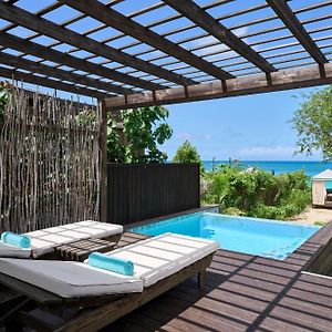 Nhà Tranh có Hồ Bơi Giáp Biển